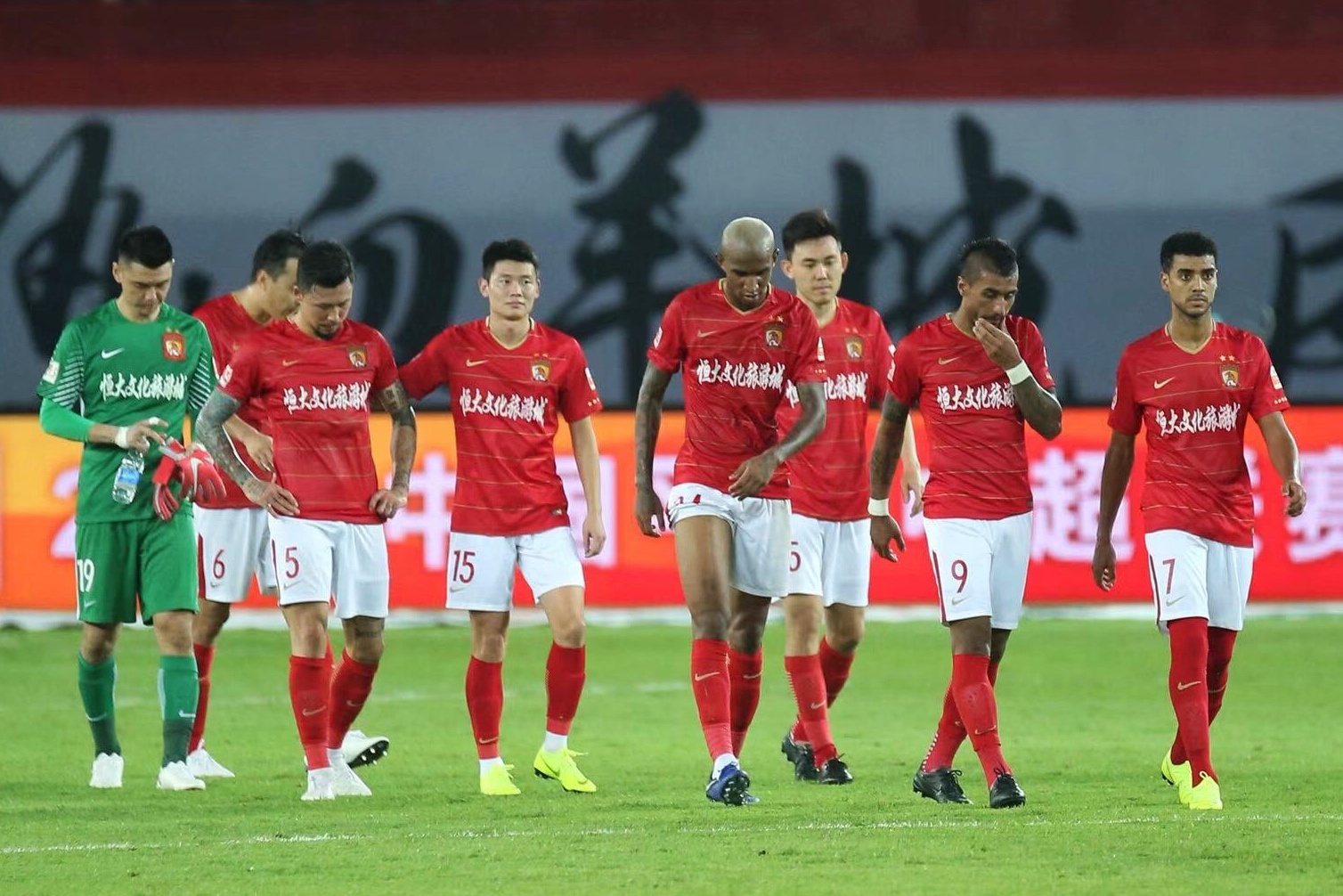 上港战平广州恒大,硬仗结束! 上港战平广州恒大,硬仗结束!