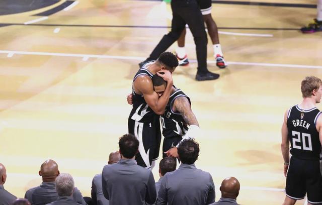 雄鹿在激战中脱颖而出，取得宝贵胜利的简单介绍