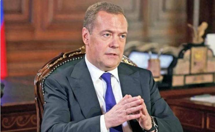 开云APP-法网鏖战年终总决赛，梅德韦杰夫关键制胜