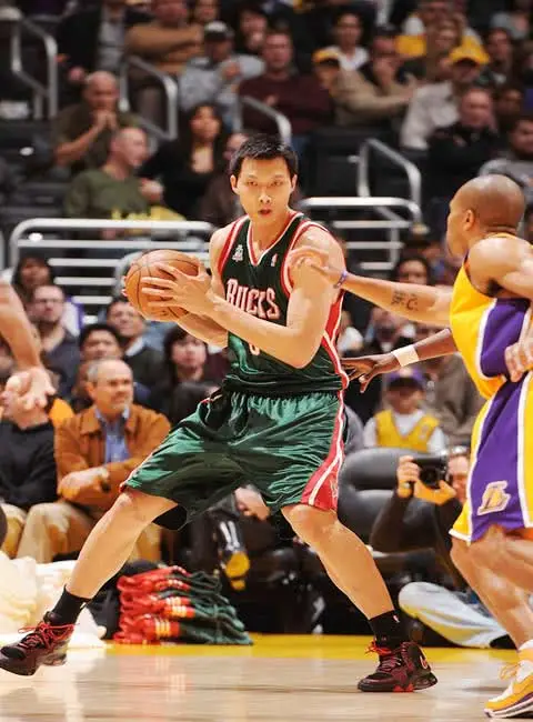 魔术完胜太阳，易建联带队取胜